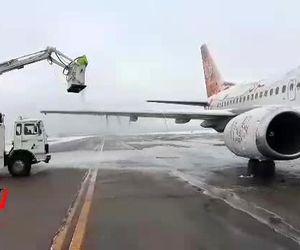 انجام عملیات یخ‌زدایی De-ice بویینگ ۷۳۷ شرکت هواپیمایی سپهران 