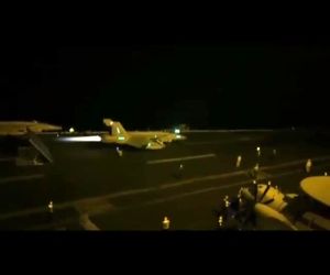 تیک‌آف شبانه از روی ناو