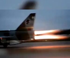 تیک آف با استفاده از afterburner 
لطفا این ویدیو را با صدای بلند گوش دهید.