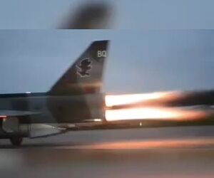 تیک آف با استفاده از afterburner 
لطفا این ویدیو را با صدای بلند گوش دهید.