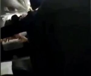 بازکردن درب خروج اضطراری هواپیمای کارون