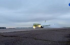 آزمایش موفق سوپرجت تماماً روسی با موتور بومی PD-8 در شرایط باند خیس