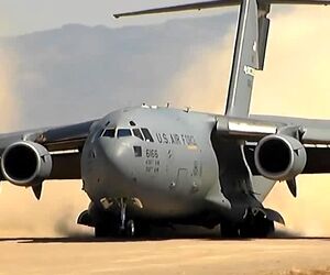 فرود C17 گلوب مستر از نمایی دیدنی