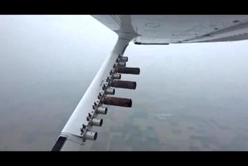 آزمایش بارورسازی ابرها در دهلی  با هواپیمای سسنا 