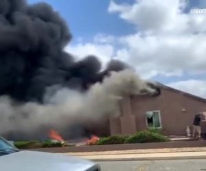 امدادرسانی به ساکنان خانه‌ای که هواپیما روی آن سقوط کرده توسط مردم در لحظات ابتدایی بعد از سانحه و پیش از رسیدن ماموران امداد و نجات  
