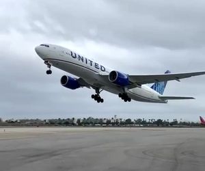 تیک‌آف بویینگ ۷۷۷ شرکت هواپیمایی یونایتد با لیوری جدید این شرکت 