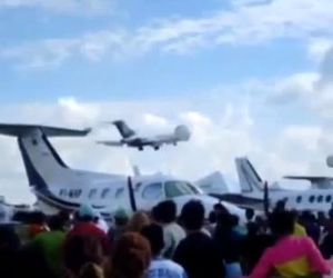 پرواز بویینگ ۷۲۷ با ارتفاع کم در نمایشگاه هوایی برزیل 

