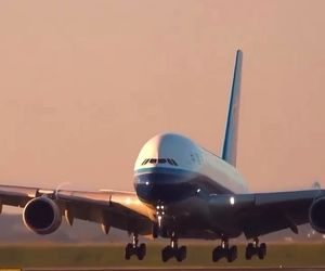 فرود نرم بزرگترین هواپیمای مسافربری جهان