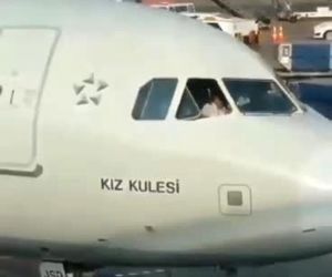 ورژن خارجی تمیز کردن شیشه جلوی هواپیما (wind shield)
