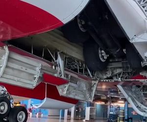 باز شدن ارابه فرود ایرباس A380  از نمایی بی‌نظیر