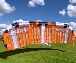 باز کردن چتر به روشی جذاب 