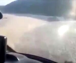 ایجاد طوفان ماسه توسط پلیس برزیل با استفاده از هلیکوپتر برای ترک ساحل توسط کسانی که قرنطینه را رعایت نکرده‌اند.