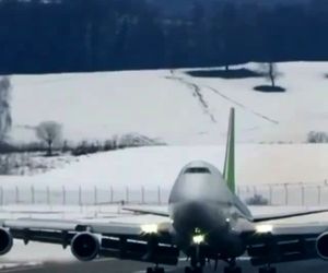 فرود بویینگ ۷۴۷ از نمایی زیبا