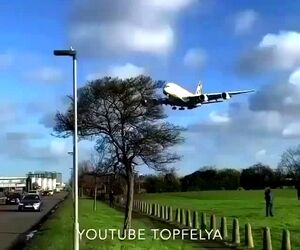 تقرب دیدنی ایرباس A380 به فرودگاه هیترو لندن