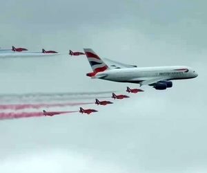 پرواز فورمیشن ایرباس A380 شرکت هواپیمایی حامل پرچم بریتانیا؛ 
