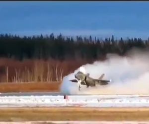 فرود F35 در باند برفی