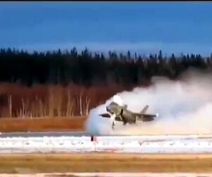 فرود F35 در باند برفی