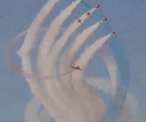 نمایش هوایی گروه Red Arrows